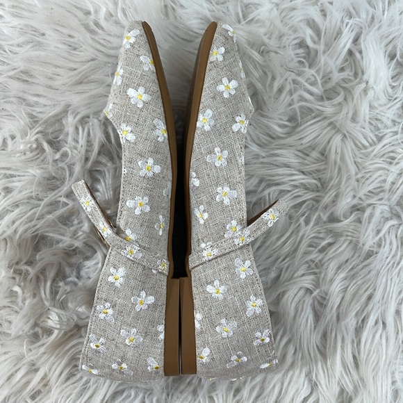 STEVE MADDEN Boden Natural Multi Beautiful Embroidered Floral Mid Strap Loafers - Picture 9 of 12